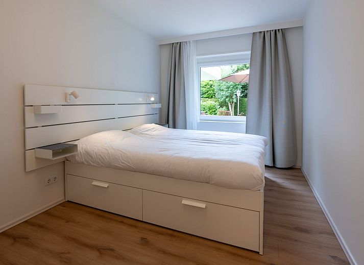 Moderne open keuken in Iepenlaan 3 | Ruiterplaat vakantiehuis in Kamperland, ideaal voor koken.