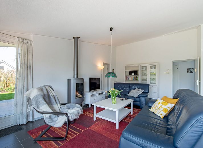 Vakantiehuis Cypressenlaan 18 in Kamperland met zonnig terras en groene tuin.