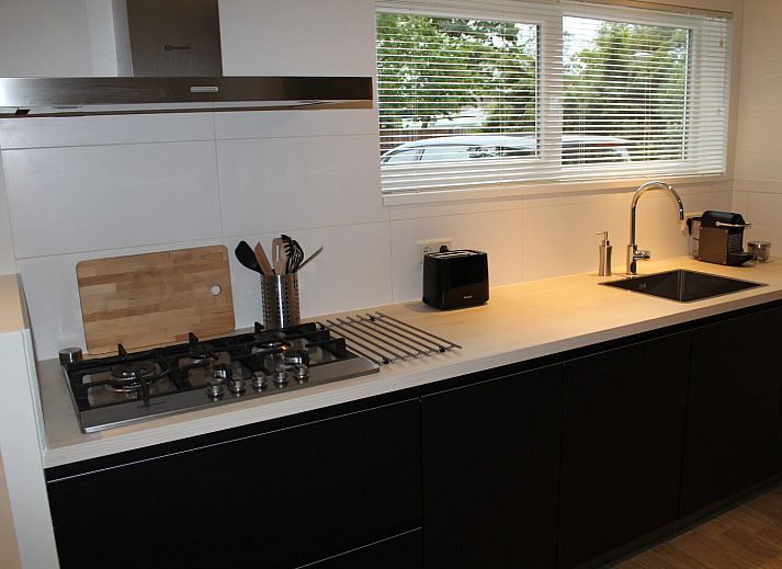 Glazen serre van Populierenlaan 1 | Ruiterplaat, vakantiehuis in Kamperland, omgeven door natuur.