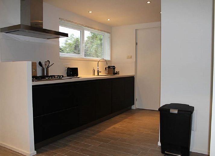 Glazen serre van Populierenlaan 1 | Ruiterplaat, vakantiehuis in Kamperland, omgeven door natuur.