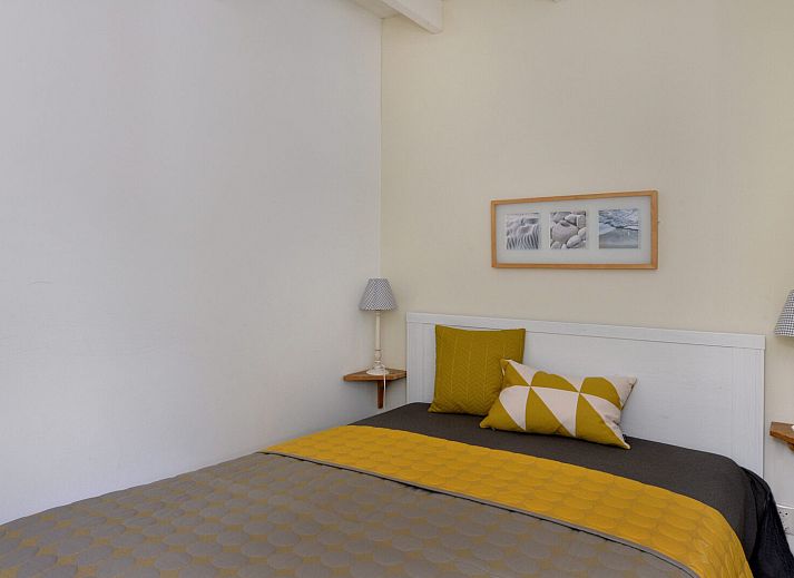 Geraeumiges Esszimmer mit Holztisch im Ferienhaus Fazantenlaan 6, De Banjaard, Kamperland, Noord-Beveland, Zeeland.