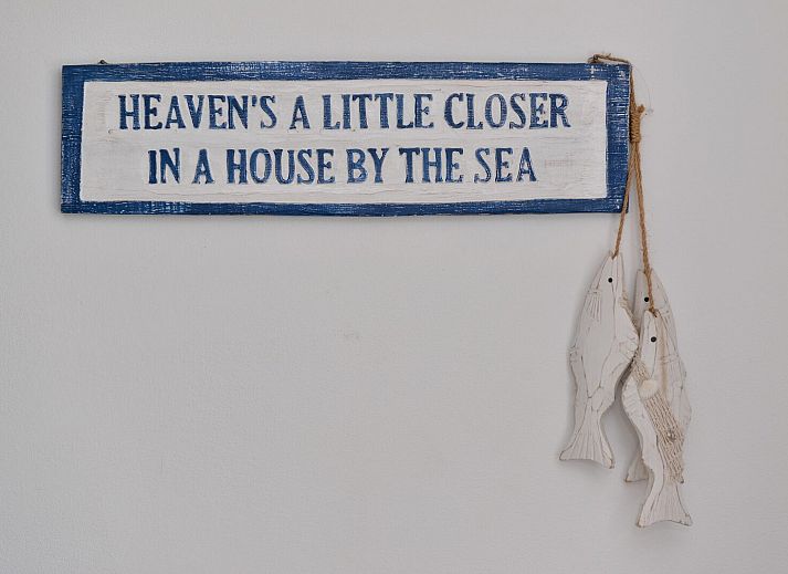 Geraeumiges Esszimmer mit Holztisch im Ferienhaus Fazantenlaan 6, De Banjaard, Kamperland, Noord-Beveland, Zeeland.