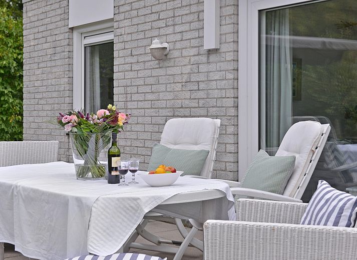 Geraeumiges Esszimmer mit Holztisch im Ferienhaus Fazantenlaan 6, De Banjaard, Kamperland, Noord-Beveland, Zeeland.