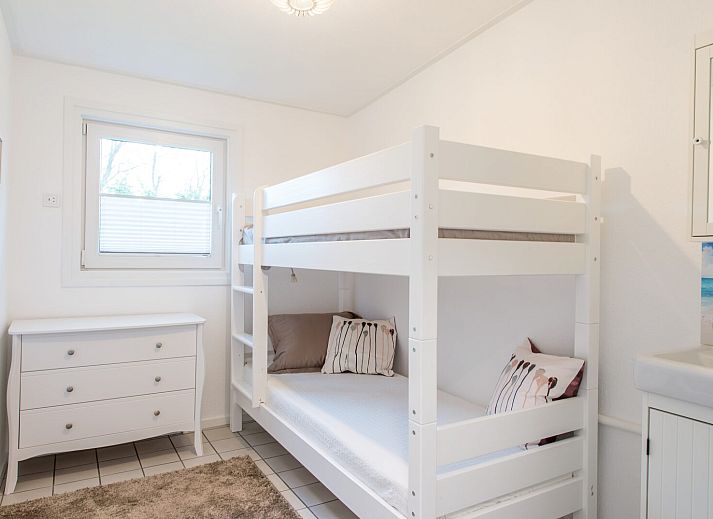 Inkomhal van Patrijzenlaan 5, De Banjaard, Kamperland met toegang tot keuken en woonkamer.