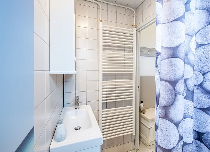 Inkomhal van Patrijzenlaan 5, De Banjaard, Kamperland met toegang tot keuken en woonkamer.