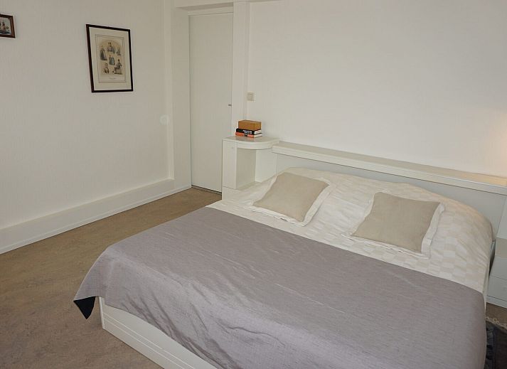 Geraeumiger Garten im Ferienhaus Kwikstaartenlaan 20 in De Banjaard, Kamperland, umgeben von gruener Natur.