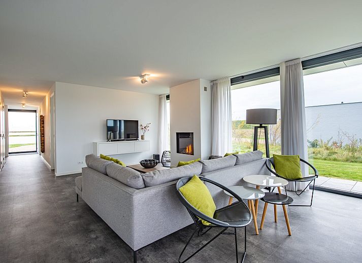 Essecke in Zandbank 03 | De Groote Duynen, Ferienhaus in Kamperland, mit Blick auf die Terrasse und die Natur in Zeeland.