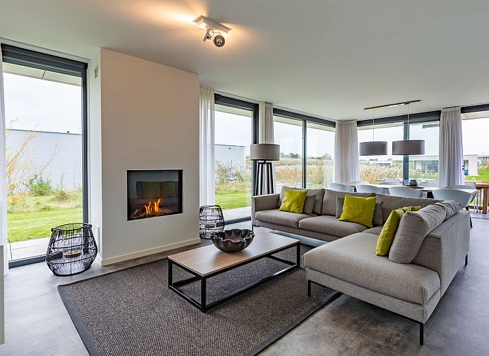 Essecke in Zandbank 03 | De Groote Duynen, Ferienhaus in Kamperland, mit Blick auf die Terrasse und die Natur in Zeeland.