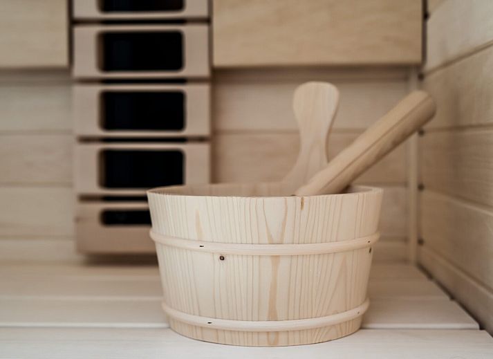 Stilvolles Wohnzimmer in Zandbank 03 | De Groote Duynen, Ferienhaus in Kamperland, mit Kamin und viel Tageslicht.