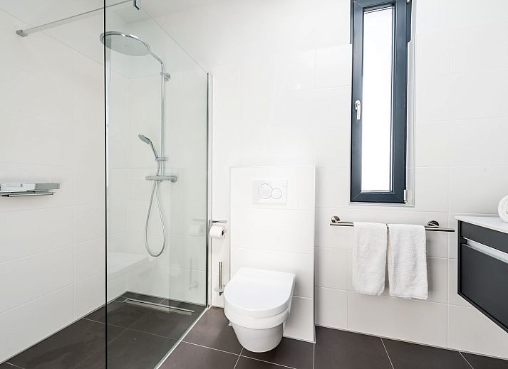 Offener Wohnbereich in Zandbank 03 | De Groote Duynen, Bungalow in Kamperland, mit Sitzecke und Essbereich.