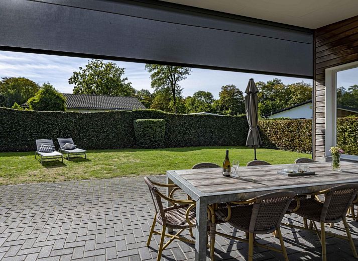 Ruime eetkamer in Vinkenlaan 16 vakantiehuis, De Banjaard, Kamperland, Zeeland.