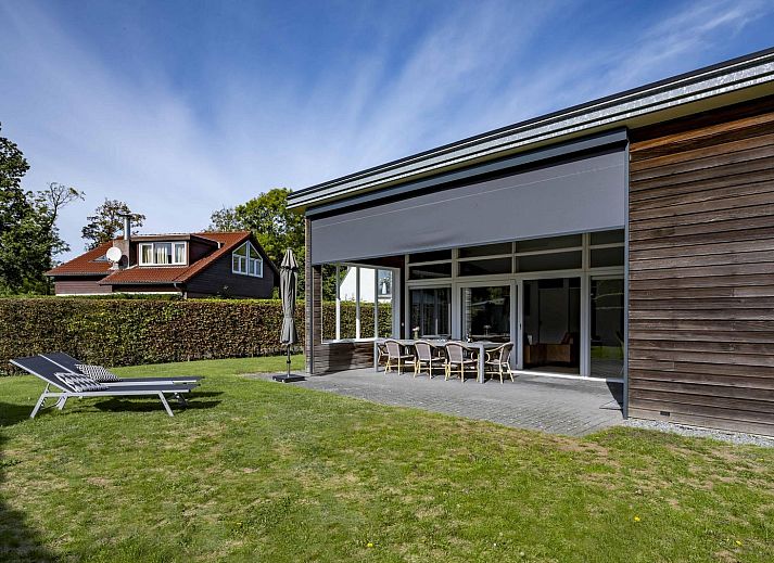 Ruime eetkamer in Vinkenlaan 16 vakantiehuis, De Banjaard, Kamperland, Zeeland.