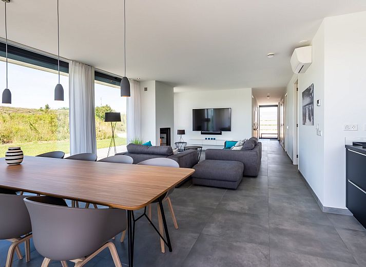 Enjoying the terrace at Zandbank 02 | De Groote Duynen in Kamperland, vacation home in Zeeland.