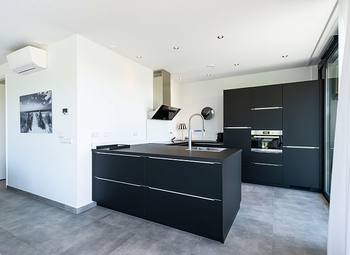 Spacious living room with fireplace in Zandbank 02 | De Groote Duynen, Kamperland, Zeeland.