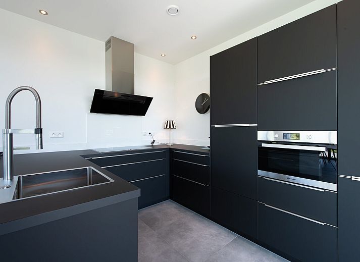 Spacious living room with fireplace in Zandbank 02 | De Groote Duynen, Kamperland, Zeeland.