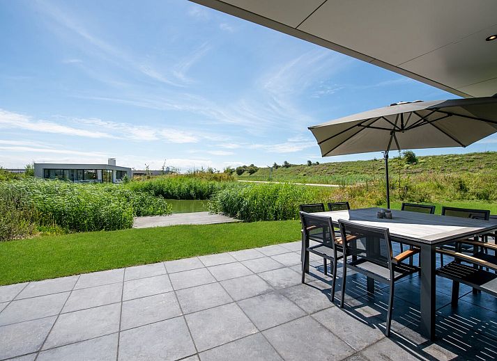 Dining and living room in Zandbank 02 | De Groote Duynen, Kamperland, ideal vacation home in Zeeland.