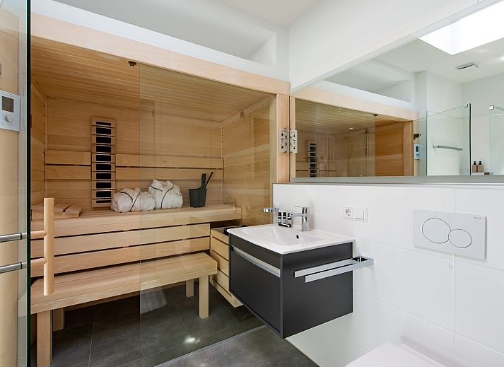 Dining and living room in Zandbank 02 | De Groote Duynen, Kamperland, ideal vacation home in Zeeland.