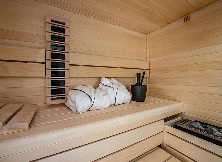 Modern kitchen in Zandbank 02 | De Groote Duynen, Kamperland, perfect for a vacation in Zeeland.