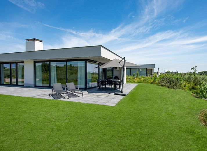 Modern kitchen in Zandbank 02 | De Groote Duynen, Kamperland, perfect for a vacation in Zeeland.
