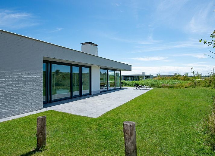 Modern kitchen in Zandbank 02 | De Groote Duynen, Kamperland, perfect for a vacation in Zeeland.