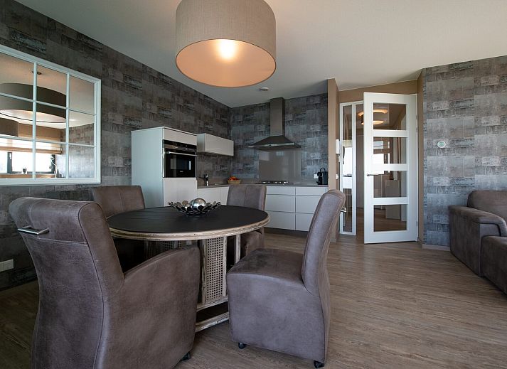 Stylish living room in vacation home Veerse Muze 7e, Kamperland, North Beveland, with beautiful views of Lake Veere.