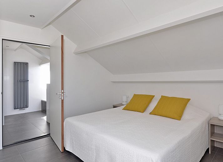 Moderne entree van Penthouse 4a Schotsman Watersport, gelegen in Kamperland, Zeeland.