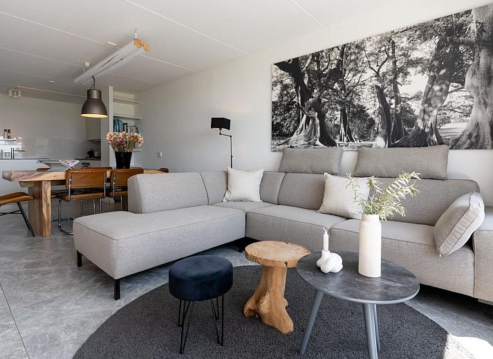 Sitzecke im Ferienhaus Havenweg 8, Kamperland, mit Blick auf das Wasser in Zeeland.