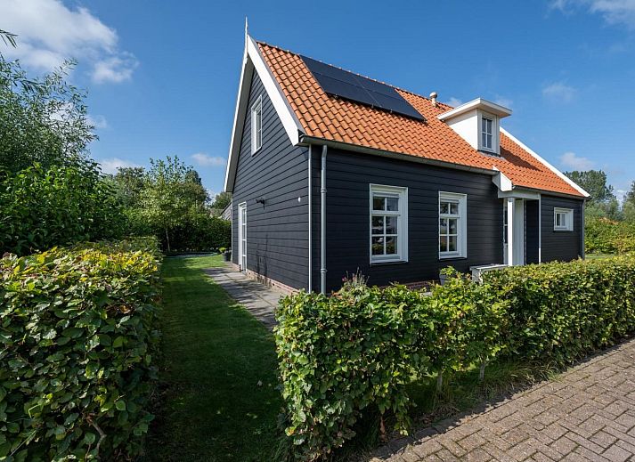 Front of Groeneweg 4 | Laendliches Ferienhaus in Kamperland, umgeben von Gruen, Noord-Beveland, Zeeland.