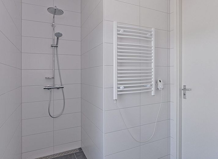 Schoene Aussicht auf die Landschaft und den Hafen von der Terrasse des Ferienhauses Uithaven 10f in Kamperland, Zeeland.