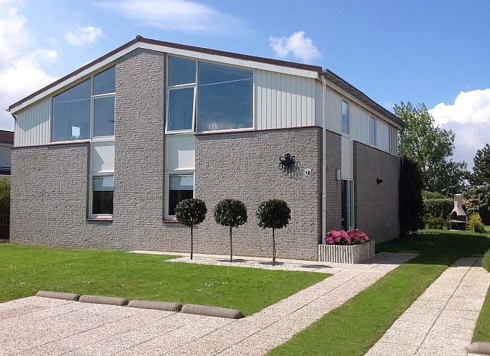 Ostrea 16 vacation home in Kamperland with modern architecture at Roompot Beach Resort, Zeeland.