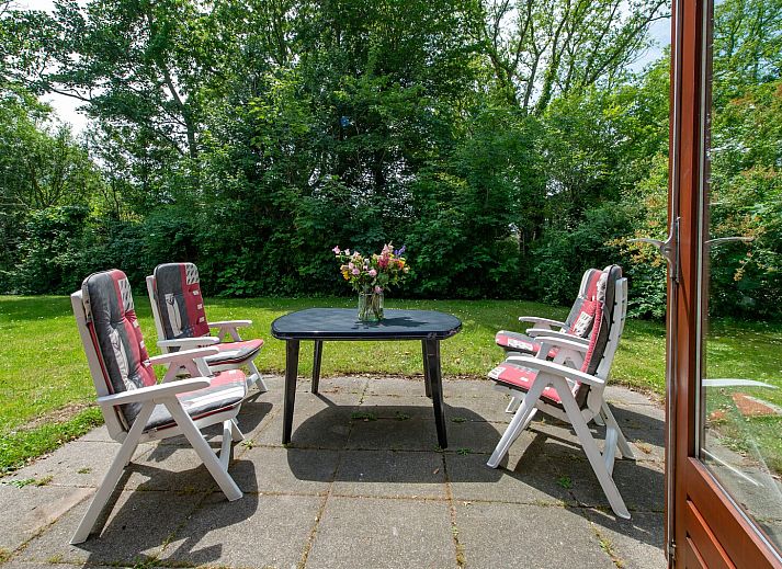 Essecke mit Blick auf die Natur im Ferienhaus Zwanenlaan 19, De Schotsman, Kamperland.