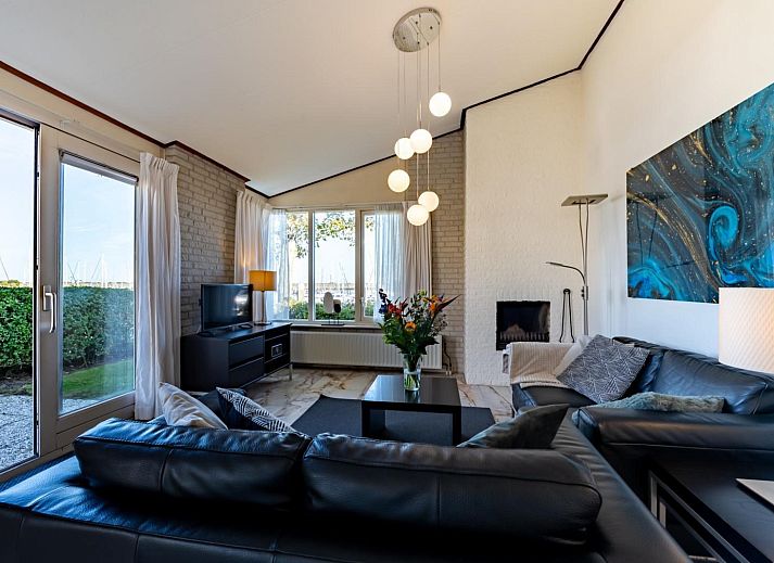 Gezellige woonkamer in Sophiaboulevard 15, Roompot Beach Resort te Kamperland, Zeeland. Comfortabele vakantiehuis inrichting.