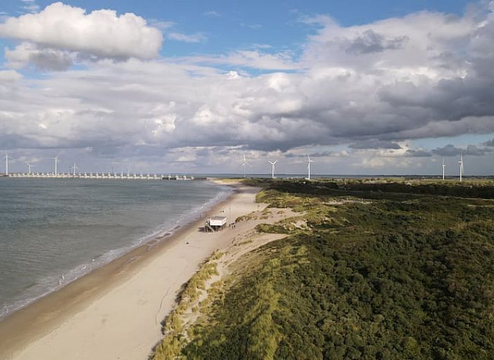 Ferienhaus in Kamperland mit Haengematte und ueppigem Garten in Nord-Beveland, Zeeland.