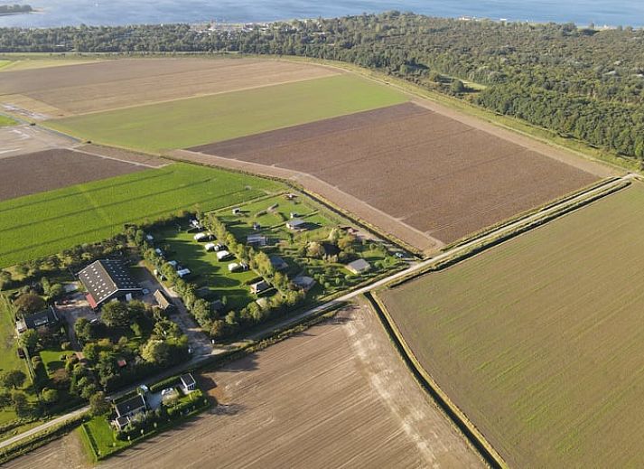 Ferienhaus in Kamperland mit Haengematte und ueppigem Garten in Nord-Beveland, Zeeland.