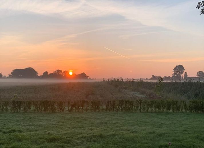 Stimmungsvolle Abendbeleuchtung im Ferienhaus in Kamperland, Noord-Beveland, Zeeland.