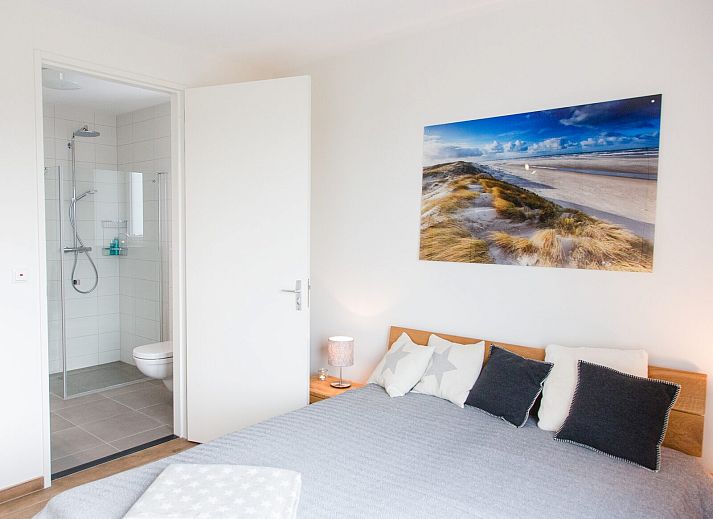 Schotsmanweg 12 | Zeeuws Goedt Ferienhaus in Kamperland, Noord-Beveland, Zeeland mit Blick auf den See von der Terrasse.