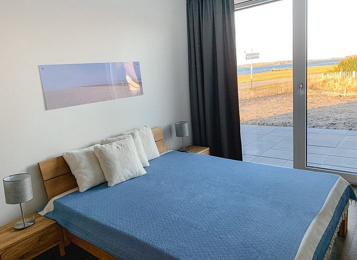 Moderne Kueche im Bungalow Schotsmanweg 12 | Zeeuws Goedt in Kamperland, Noord-Beveland, Zeeland mit Essbereich.