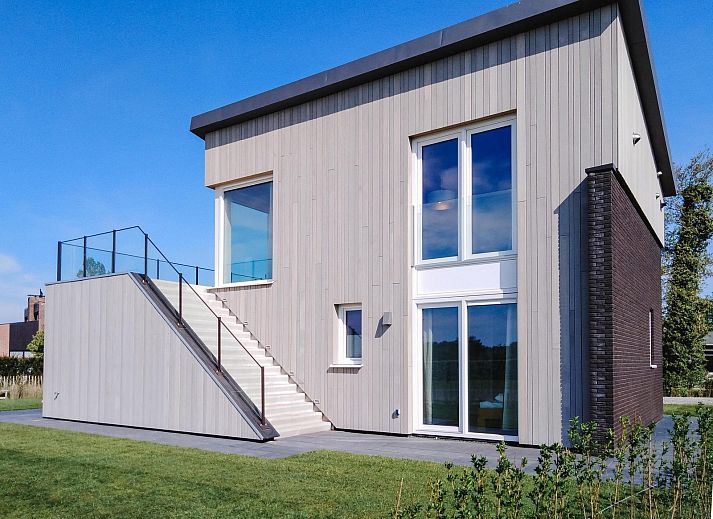 VZ1179 Vakantiehuis in Kamperland, moderne buitenkant met terras in Noord-Beveland, Zeeland.