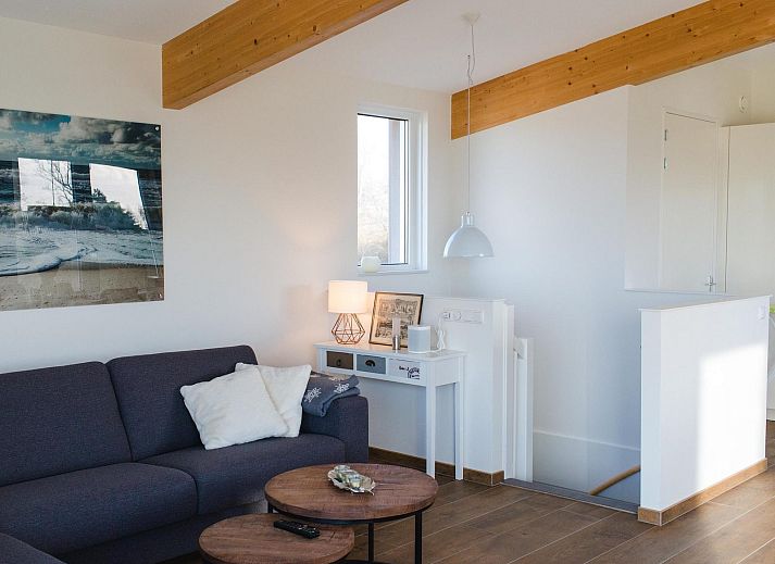 Zijaanzicht van VZ1179 Vakantiehuis in Kamperland met terras, gelegen in Noord-Beveland, Zeeland.