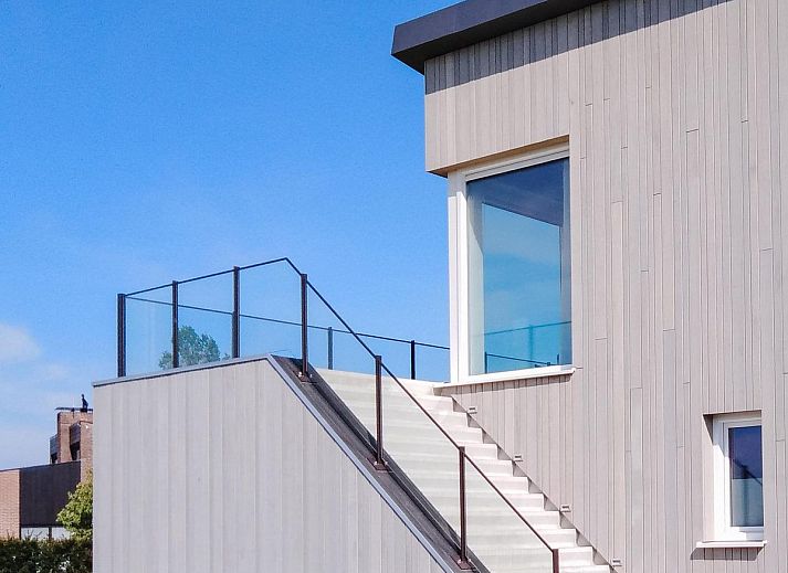 Lichte woonkamer met terrasuitzicht in VZ1179 Vakantiehuis, Kamperland, Noord-Beveland, Zeeland.