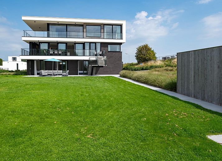 VZ2401 Luxurioese Villa in Kamperland mit moderner Architektur und geraeumiger Veranda in Noord-Beveland, Zeeland.