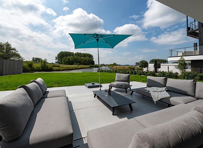 VZ2401 Luxurioese Villa in Kamperland mit moderner Architektur und geraeumiger Veranda in Noord-Beveland, Zeeland.