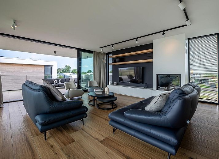 Stilvoller Eingang zur Luxusvilla VZ2401 in Kamperland, gelegen im schoenen Nord-Beveland, Zeeland.