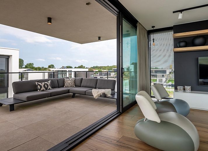 Stilvoller Eingang zur Luxusvilla VZ2401 in Kamperland, gelegen im schoenen Nord-Beveland, Zeeland.