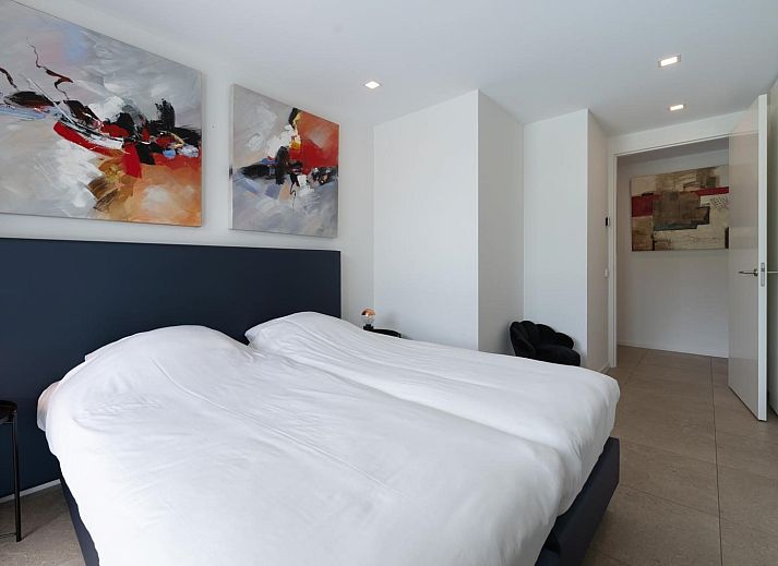 Geraeumiger Balkon mit Panoramablick in VZ2401 Luxusvilla in Kamperland, Nord-Beveland, Zeeland.