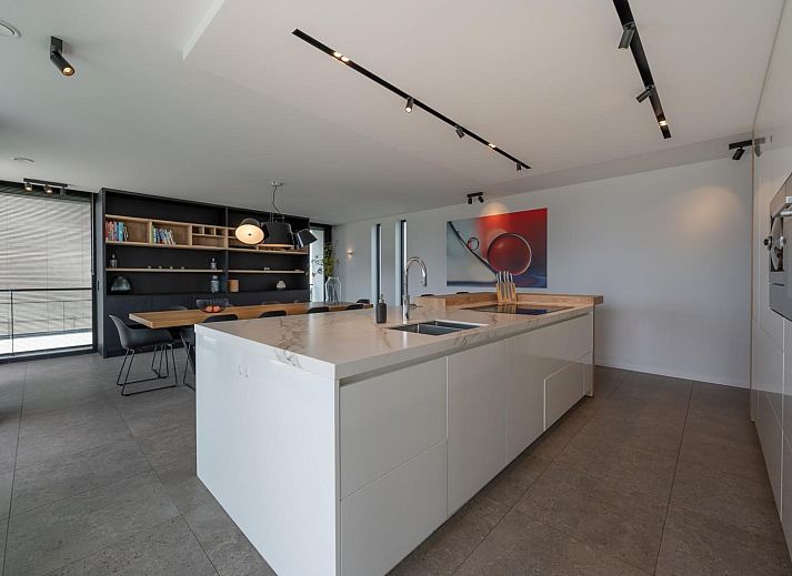 Luxe woonkamer in Vliete 2 Felixkade vakantiehuis in Kamperland met panoramisch uitzicht op de natuur van Noord-Beveland, Zeeland.