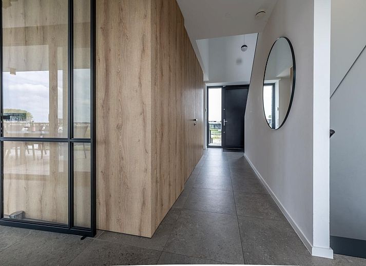 Ruime keuken met moderne faciliteiten in Vliete 2 Felixkade vakantiehuis, gelegen in het prachtige Kamperland, Noord-Beveland, Zeeland.