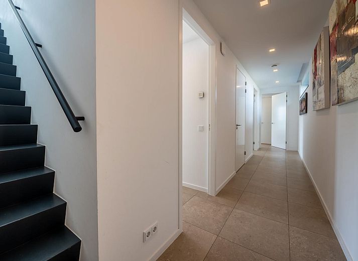 Ruime keuken met moderne faciliteiten in Vliete 2 Felixkade vakantiehuis, gelegen in het prachtige Kamperland, Noord-Beveland, Zeeland.