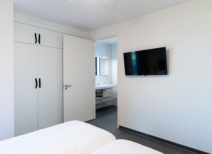 Aussenterrasse von Duinvallei 45, Ferienhaus in Kamperland, Zeeland mit gemuetlicher Sitzecke.