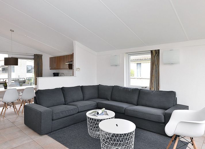 Vakantiehuis Ostrea 106 in Roompot Beach Resort, Kamperland met bloeiende tuin in Noord-Beveland, Zeeland.